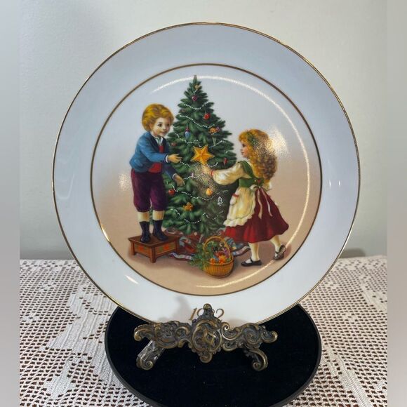 1982’ Vintage porcelain plate with 22k GOLD rims Christmas plate || Xmas tree - Picture 7 of 9